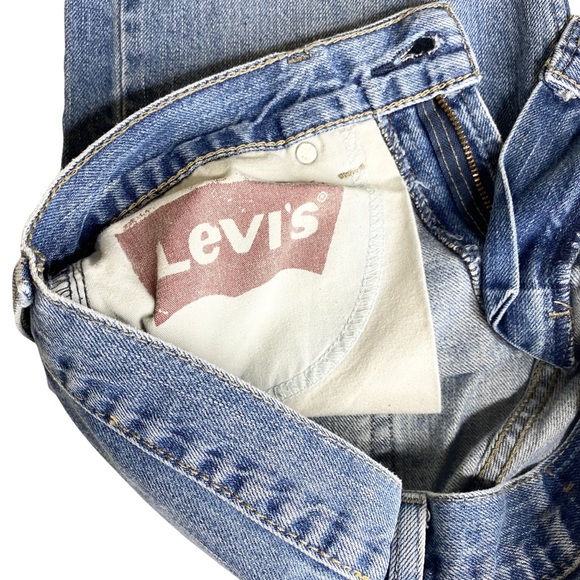 Upcycled Vintage: LF Furst of a Kind ☯︎︎ Levi's® Cut Off Denim Jeans Shorts ☯︎︎ - Picture 13 of 16